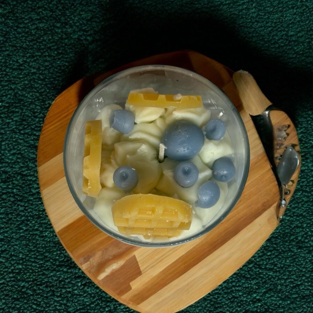 Waffle Scented Candle with Blueberry Accents blueberry cheesecake 16 oz - Picture 2 of 3